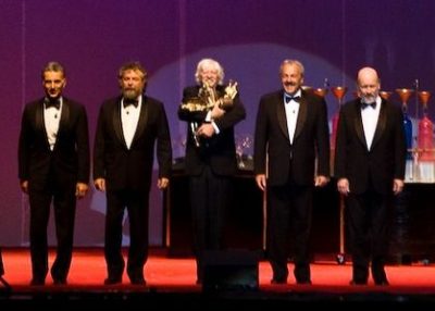 Final_del_recital_de_Los_Premios_Mastropiero_-_Les_Luthiers  Daniel Ravinovich